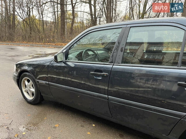 Синій Мерседес Ц-Клас, об'ємом двигуна 1.8 л та пробігом 294 тис. км за 2999 $, фото 11 на Automoto.ua