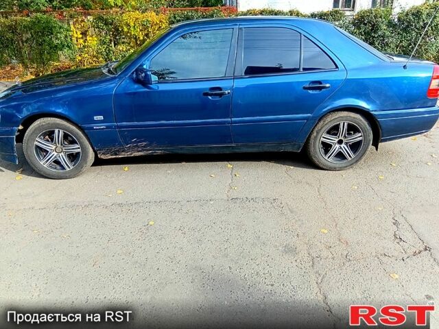 Синій Мерседес Ц-Клас, об'ємом двигуна 1.8 л та пробігом 365 тис. км за 2500 $, фото 7 на Automoto.ua