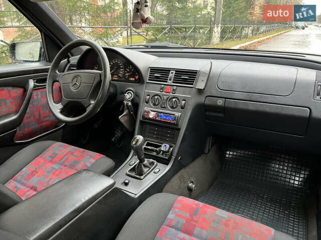 Синій Мерседес Ц-Клас, об'ємом двигуна 1.8 л та пробігом 294 тис. км за 2999 $, фото 13 на Automoto.ua