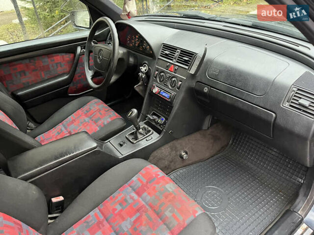 Синій Мерседес Ц-Клас, об'ємом двигуна 1.8 л та пробігом 294 тис. км за 2999 $, фото 16 на Automoto.ua