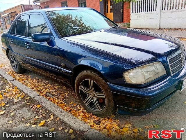 Синій Мерседес Ц-Клас, об'ємом двигуна 1.8 л та пробігом 365 тис. км за 2500 $, фото 6 на Automoto.ua