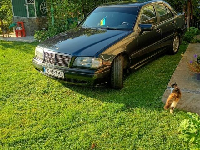 Синий Мерседес Ц-Класс, объемом двигателя 1.8 л и пробегом 286 тыс. км за 2400 $, фото 1 на Automoto.ua