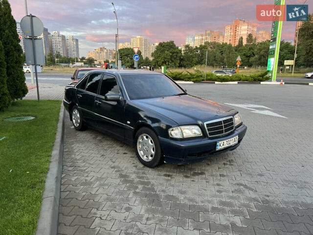 Синий Мерседес Ц-Класс, объемом двигателя 1.8 л и пробегом 440 тыс. км за 3000 $, фото 7 на Automoto.ua