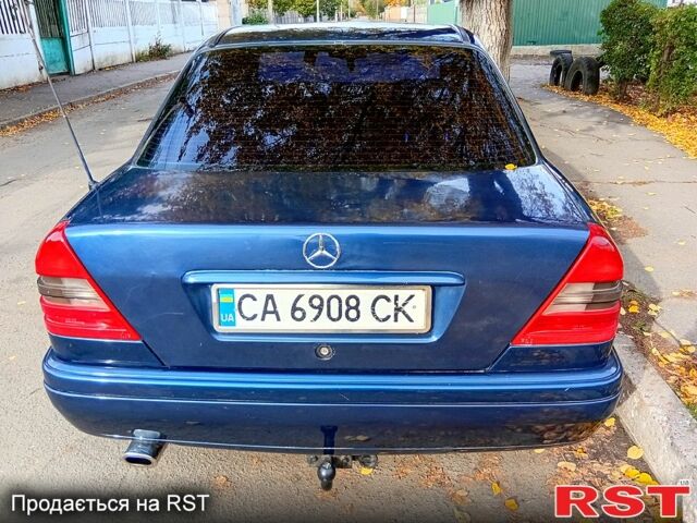 Синій Мерседес Ц-Клас, об'ємом двигуна 1.8 л та пробігом 365 тис. км за 2500 $, фото 8 на Automoto.ua