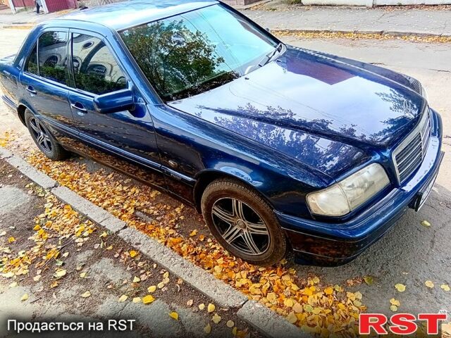 Синій Мерседес Ц-Клас, об'ємом двигуна 1.8 л та пробігом 365 тис. км за 2500 $, фото 3 на Automoto.ua