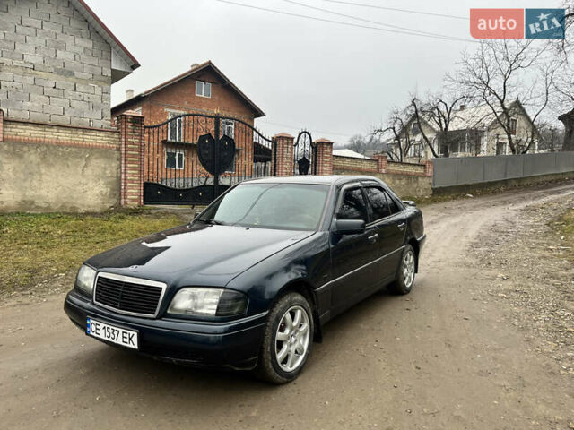 Синий Мерседес Ц-Класс, объемом двигателя 2.5 л и пробегом 490 тыс. км за 2498 $, фото 3 на Automoto.ua