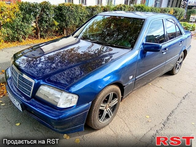 Синій Мерседес Ц-Клас, об'ємом двигуна 1.8 л та пробігом 365 тис. км за 2500 $, фото 2 на Automoto.ua