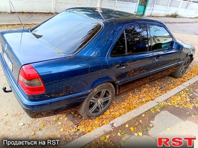 Синій Мерседес Ц-Клас, об'ємом двигуна 1.8 л та пробігом 365 тис. км за 2500 $, фото 4 на Automoto.ua
