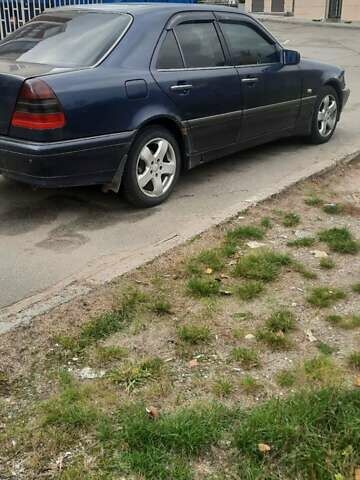 Мерседес Ц-Класс 1997 в Киеве на Automoto.ua Синий Мерседес Ц-Класс, объемом двигателя 2 л и пробегом 405 тыс. км за 2200 $, фото 24 на Automoto.ua