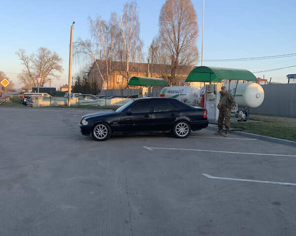 Синій Мерседес Ц-Клас, об'ємом двигуна 1.8 л та пробігом 290 тис. км за 1700 $, фото 1 на Automoto.ua
