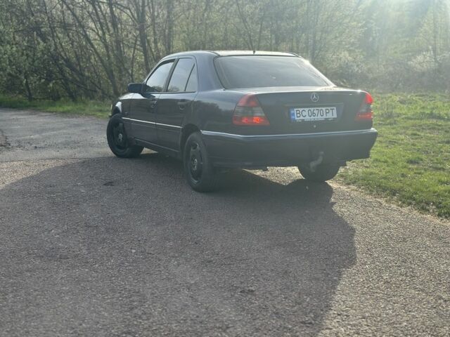 Синій Мерседес Ц-Клас, об'ємом двигуна 2.2 л та пробігом 636 тис. км за 2999 $, фото 15 на Automoto.ua