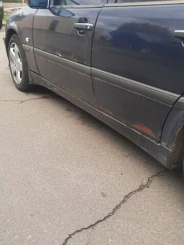 Мерседес Ц-Класс 1997 в Киеве на Automoto.ua Синий Мерседес Ц-Класс, объемом двигателя 2 л и пробегом 405 тыс. км за 2200 $, фото 5 на Automoto.ua