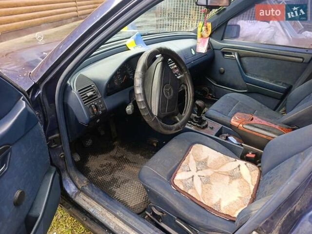 Синій Мерседес Ц-Клас, об'ємом двигуна 2 л та пробігом 280 тис. км за 1200 $, фото 7 на Automoto.ua