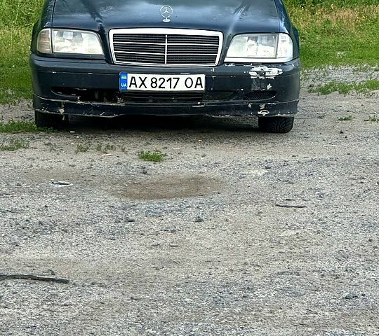 Синий Мерседес Ц-Класс, объемом двигателя 1.8 л и пробегом 280 тыс. км за 2200 $, фото 3 на Automoto.ua