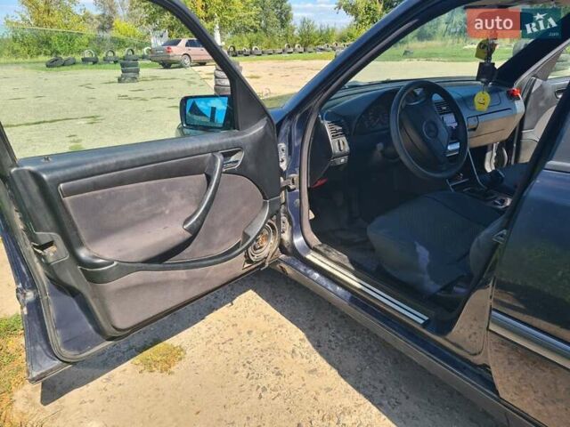Синій Мерседес Ц-Клас, об'ємом двигуна 1.8 л та пробігом 395 тис. км за 3000 $, фото 3 на Automoto.ua