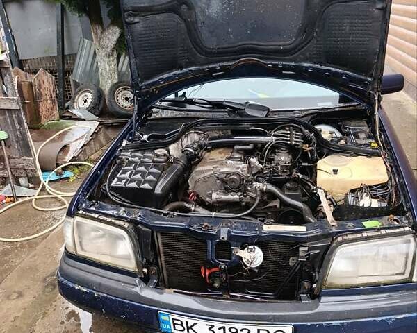 Синій Мерседес Ц-Клас, об'ємом двигуна 2 л та пробігом 280 тис. км за 1200 $, фото 8 на Automoto.ua