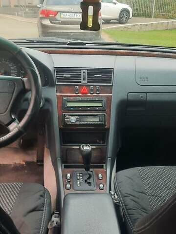 Мерседес Ц-Класс 1997 в Киеве на Automoto.ua Синий Мерседес Ц-Класс, объемом двигателя 2 л и пробегом 405 тыс. км за 2200 $, фото 13 на Automoto.ua