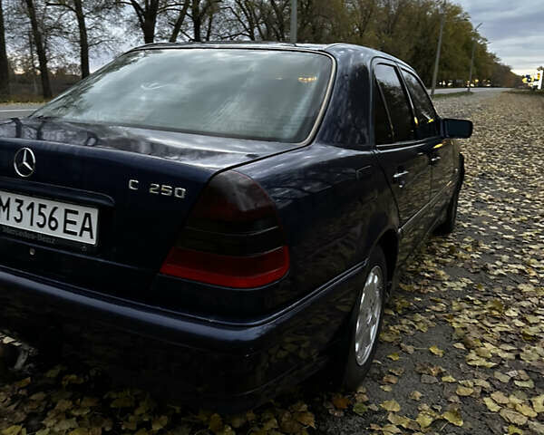 Мерседес Ц-Клас 1997 у Ромнах на Automoto.ua Синій Мерседес Ц-Клас, об'ємом двигуна 2.5 л та пробігом 500 тис. км за 2999 $, фото 9 на Automoto.ua