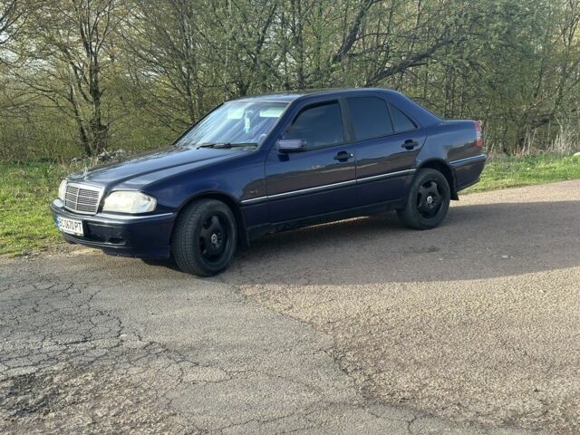 Синій Мерседес Ц-Клас, об'ємом двигуна 2.2 л та пробігом 636 тис. км за 2999 $, фото 1 на Automoto.ua