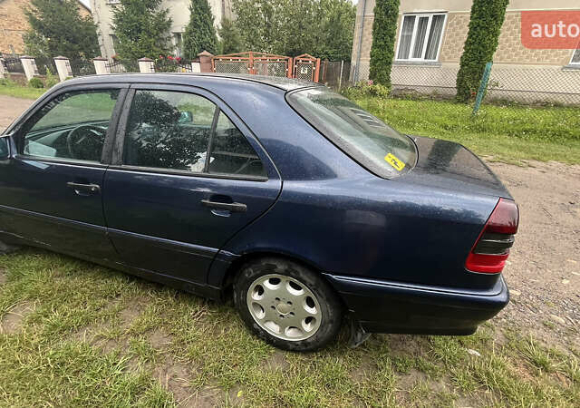 Синий Мерседес Ц-Класс, объемом двигателя 1.8 л и пробегом 244 тыс. км за 3800 $, фото 2 на Automoto.ua