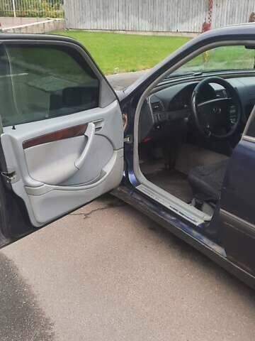 Мерседес Ц-Класс 1997 в Киеве на Automoto.ua Синий Мерседес Ц-Класс, объемом двигателя 2 л и пробегом 405 тыс. км за 2200 $, фото 8 на Automoto.ua