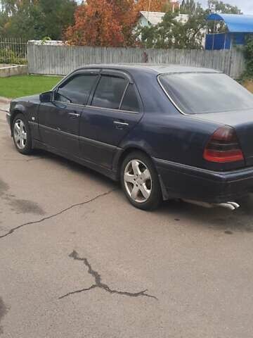 Мерседес Ц-Класс 1997 в Киеве на Automoto.ua Синий Мерседес Ц-Класс, объемом двигателя 2 л и пробегом 405 тыс. км за 2200 $, фото 1 на Automoto.ua