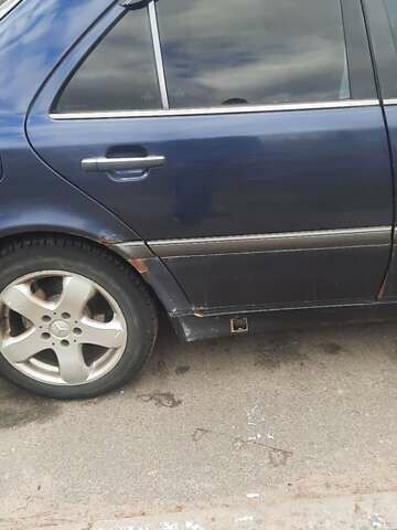 Мерседес Ц-Класс 1997 в Киеве на Automoto.ua Синий Мерседес Ц-Класс, объемом двигателя 2 л и пробегом 405 тыс. км за 2200 $, фото 9 на Automoto.ua