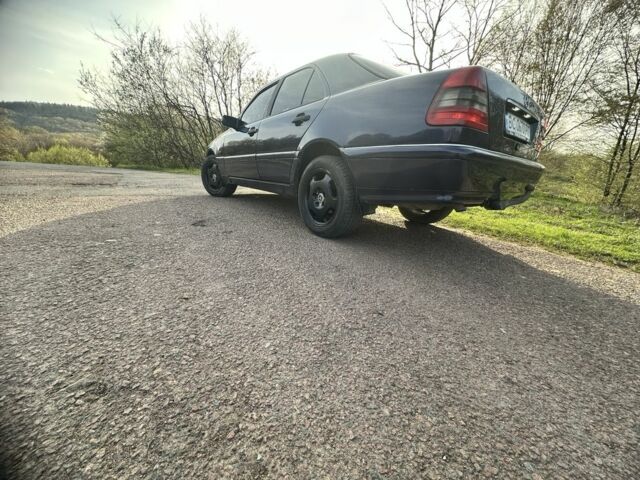 Синій Мерседес Ц-Клас, об'ємом двигуна 2.2 л та пробігом 636 тис. км за 2999 $, фото 16 на Automoto.ua