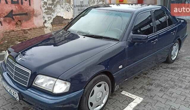 Синій Мерседес Ц-Клас, об'ємом двигуна 1.8 л та пробігом 176 тис. км за 4900 $, фото 3 на Automoto.ua