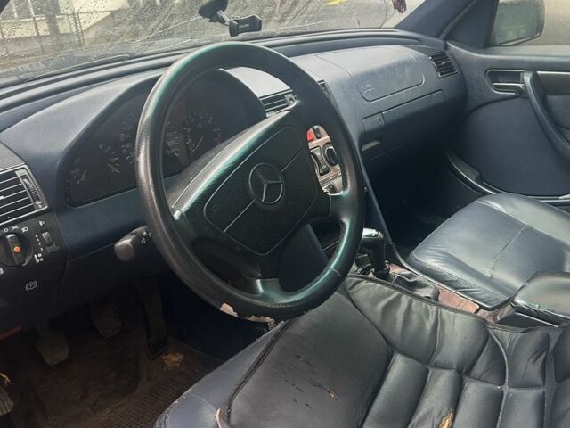 Синій Мерседес Ц-Клас, об'ємом двигуна 1.8 л та пробігом 200 тис. км за 1538 $, фото 4 на Automoto.ua