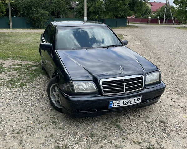 Синий Мерседес Ц-Класс, объемом двигателя 1.8 л и пробегом 350 тыс. км за 2999 $, фото 1 на Automoto.ua
