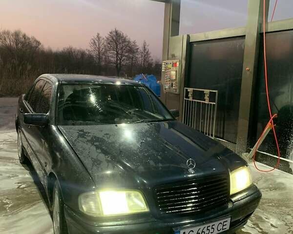Синий Мерседес Ц-Класс, объемом двигателя 1.8 л и пробегом 537 тыс. км за 3300 $, фото 1 на Automoto.ua