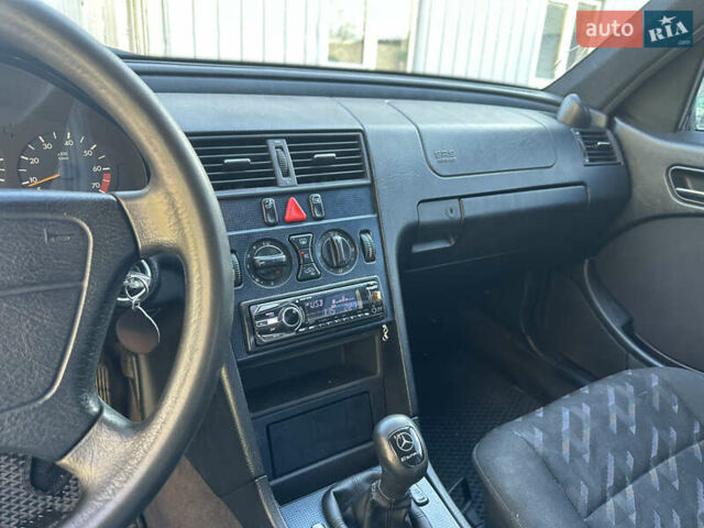 Синій Мерседес Ц-Клас, об'ємом двигуна 1.8 л та пробігом 411 тис. км за 2100 $, фото 7 на Automoto.ua