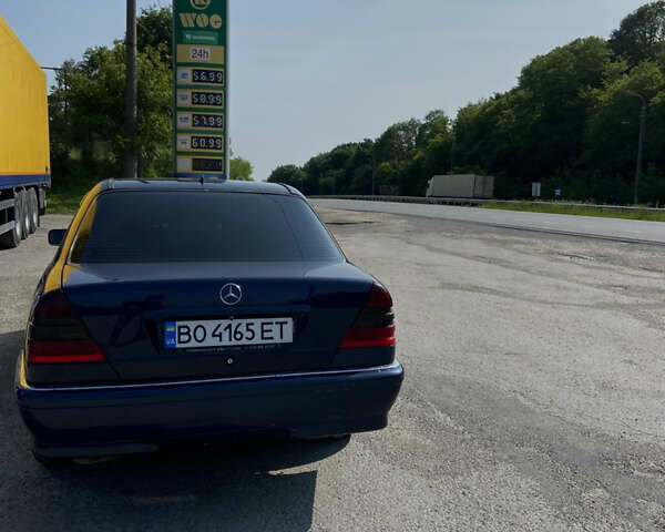 Синий Мерседес Ц-Класс, объемом двигателя 2.5 л и пробегом 524 тыс. км за 2900 $, фото 5 на Automoto.ua