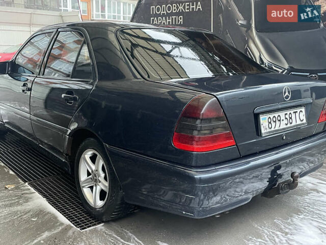 Синій Мерседес Ц-Клас, об'ємом двигуна 2.2 л та пробігом 488 тис. км за 2800 $, фото 6 на Automoto.ua