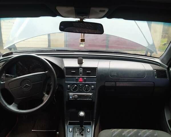 Синій Мерседес Ц-Клас, об'ємом двигуна 1.8 л та пробігом 390 тис. км за 3600 $, фото 10 на Automoto.ua