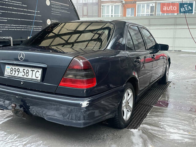 Синій Мерседес Ц-Клас, об'ємом двигуна 2.2 л та пробігом 488 тис. км за 2800 $, фото 4 на Automoto.ua