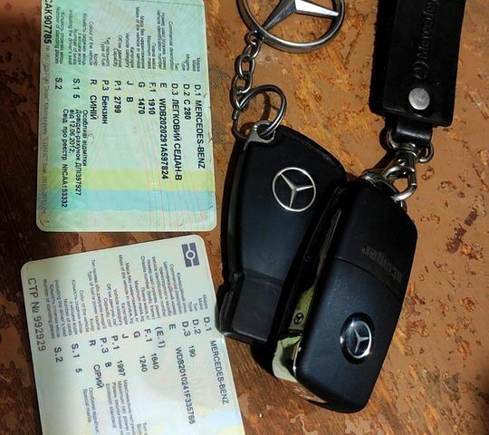 Синий Мерседес Ц-Класс, объемом двигателя 2.8 л и пробегом 330 тыс. км за 1600 $, фото 10 на Automoto.ua