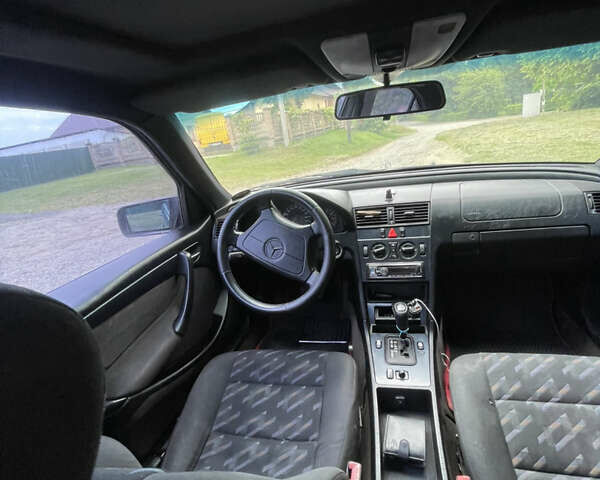 Синий Мерседес Ц-Класс, объемом двигателя 1.8 л и пробегом 350 тыс. км за 2999 $, фото 9 на Automoto.ua
