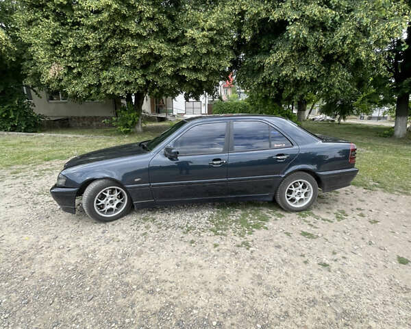 Синий Мерседес Ц-Класс, объемом двигателя 1.8 л и пробегом 350 тыс. км за 2999 $, фото 3 на Automoto.ua