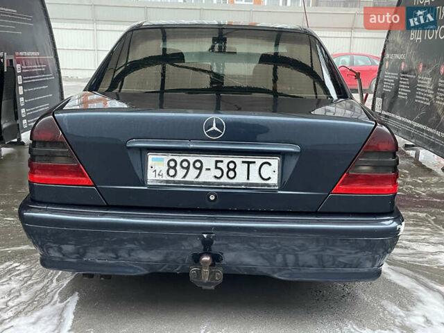 Синій Мерседес Ц-Клас, об'ємом двигуна 2.2 л та пробігом 488 тис. км за 2800 $, фото 5 на Automoto.ua
