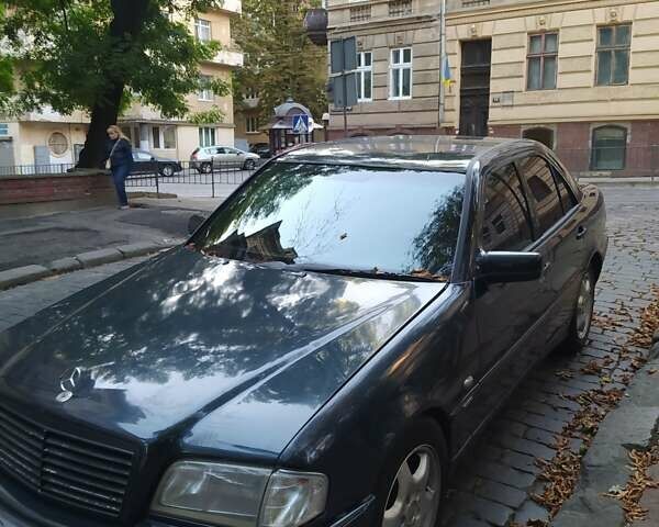 Синий Мерседес Ц-Класс, объемом двигателя 1.8 л и пробегом 537 тыс. км за 3300 $, фото 8 на Automoto.ua
