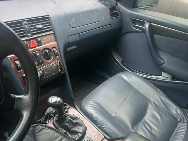 Синій Мерседес Ц-Клас, об'ємом двигуна 1.8 л та пробігом 200 тис. км за 1538 $, фото 3 на Automoto.ua