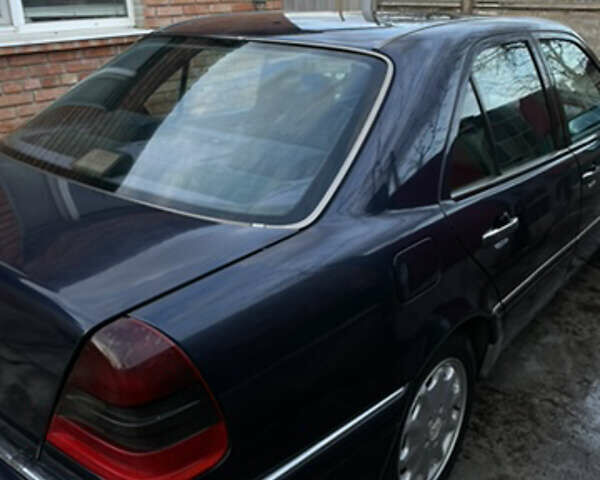 Синій Мерседес Ц-Клас, об'ємом двигуна 2 л та пробігом 391 тис. км за 4200 $, фото 6 на Automoto.ua