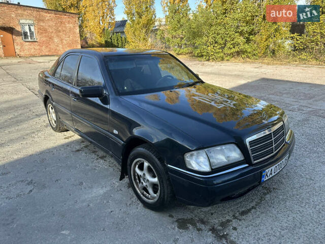Синій Мерседес Ц-Клас, об'ємом двигуна 1.8 л та пробігом 411 тис. км за 2100 $, фото 1 на Automoto.ua