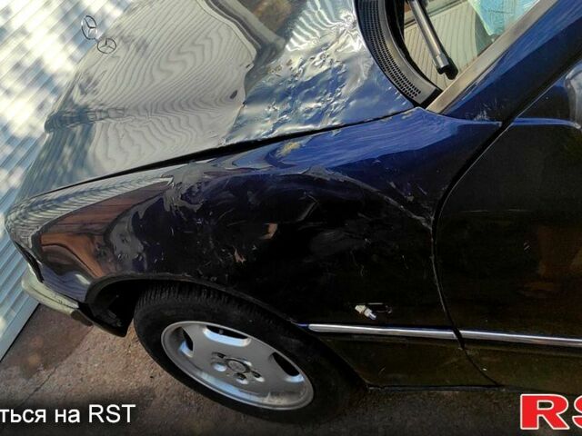 Синий Мерседес Ц-Класс, объемом двигателя 2.8 л и пробегом 330 тыс. км за 1600 $, фото 7 на Automoto.ua