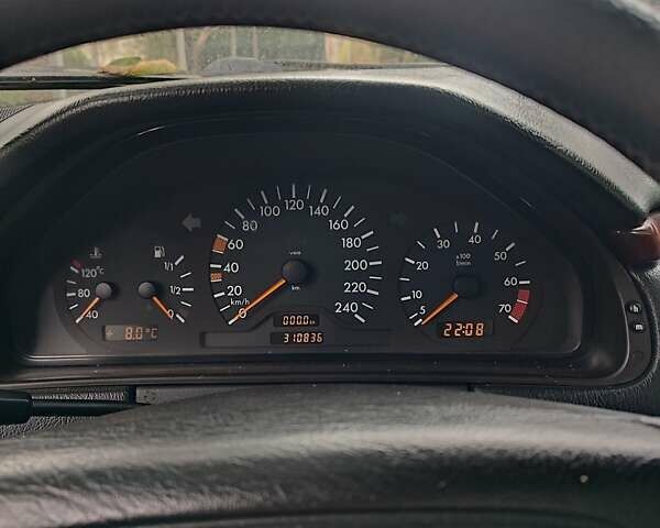 Синій Мерседес Ц-Клас, об'ємом двигуна 2 л та пробігом 360 тис. км за 3200 $, фото 1 на Automoto.ua