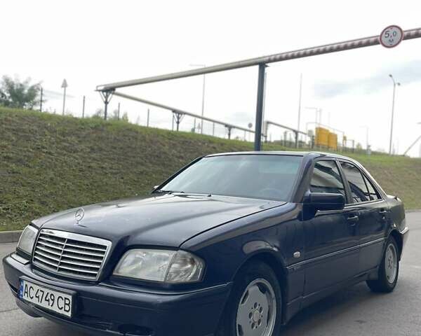 Синий Мерседес Ц-Класс, объемом двигателя 1.8 л и пробегом 443 тыс. км за 1950 $, фото 5 на Automoto.ua