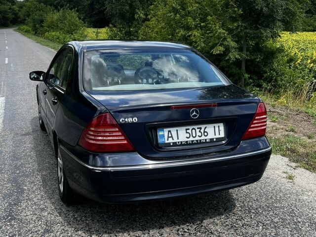 Синій Мерседес Ц-Клас, об'ємом двигуна 2 л та пробігом 340 тис. км за 3600 $, фото 4 на Automoto.ua