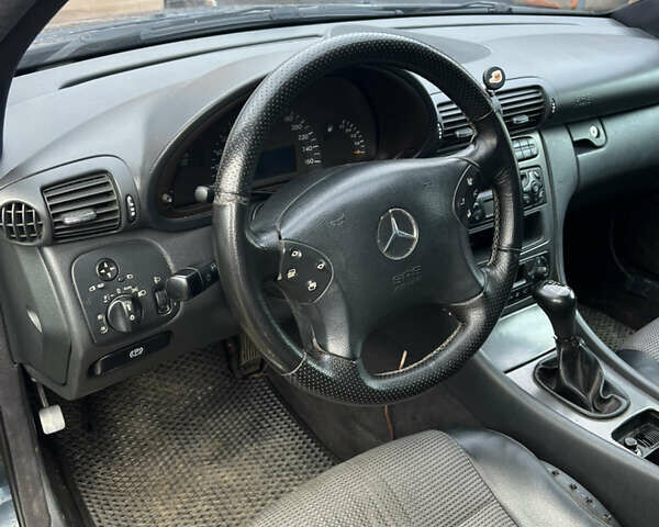 Синий Мерседес Ц-Класс, объемом двигателя 2.15 л и пробегом 394 тыс. км за 3500 $, фото 8 на Automoto.ua